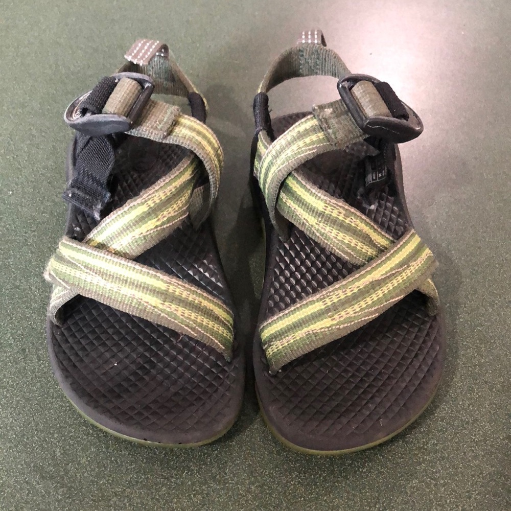 Chacos little boys size 10